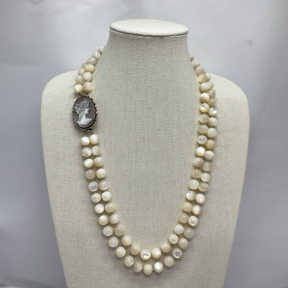 Vintage Mother of Pearl Cameo Clasp MOP Beaded Necklace Double Strand 10 mm - Picture 4 of 15